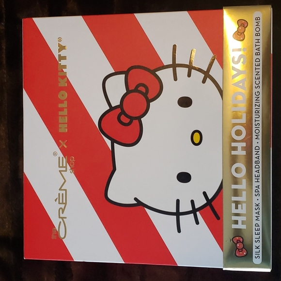 The Creme Shop Hello Kitty Holidays Bath Bomb - Picture 7 of 8